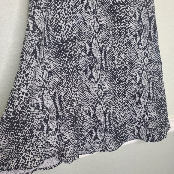 WHO WHAT WEAR | Snakeskin Ruffle Sleeve Dress - Picture 5 of 8